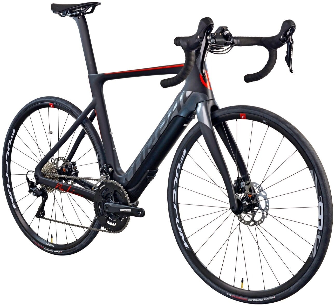 Najdroższy rower w MediaExpert TORPADO Balio S M22 28 cali – profesjonalny rower szosowy o nowoczesnym designie, wyposażony w aerodynamiczną ramę, precyzyjny napęd i zaawansowany silnik elektryczny, zapewniający płynną i wydajną jazdę na długich trasach.