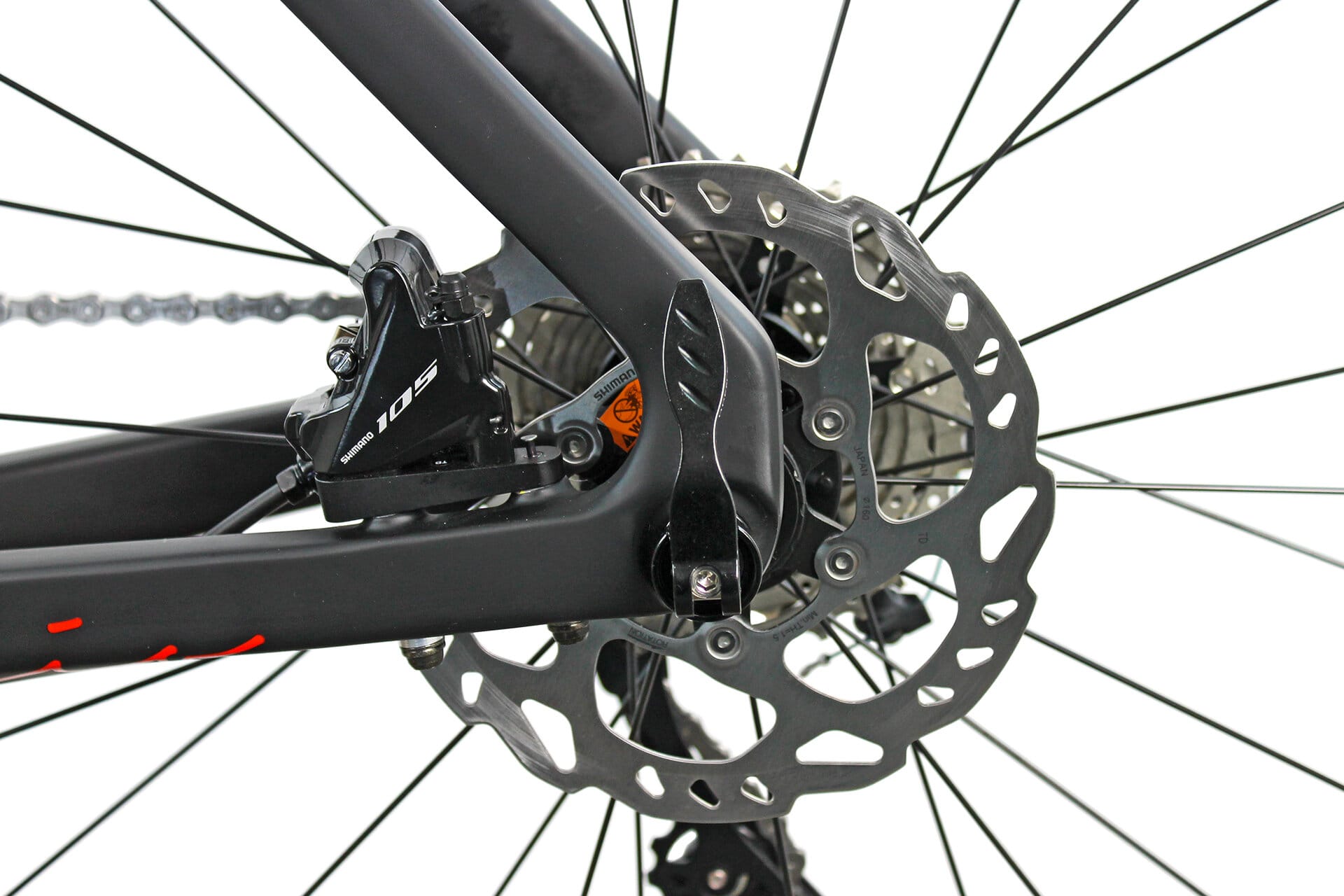 Zaawansowany system hamulcowy w rowerze elektrycznym TORPADO Balio S M22 28 cali – hamulce tarczowe Shimano 105 zapewniające precyzyjne i niezawodne hamowanie nawet w trudnych warunkach, gwarantując bezpieczeństwo i pełną kontrolę nad jazdą.