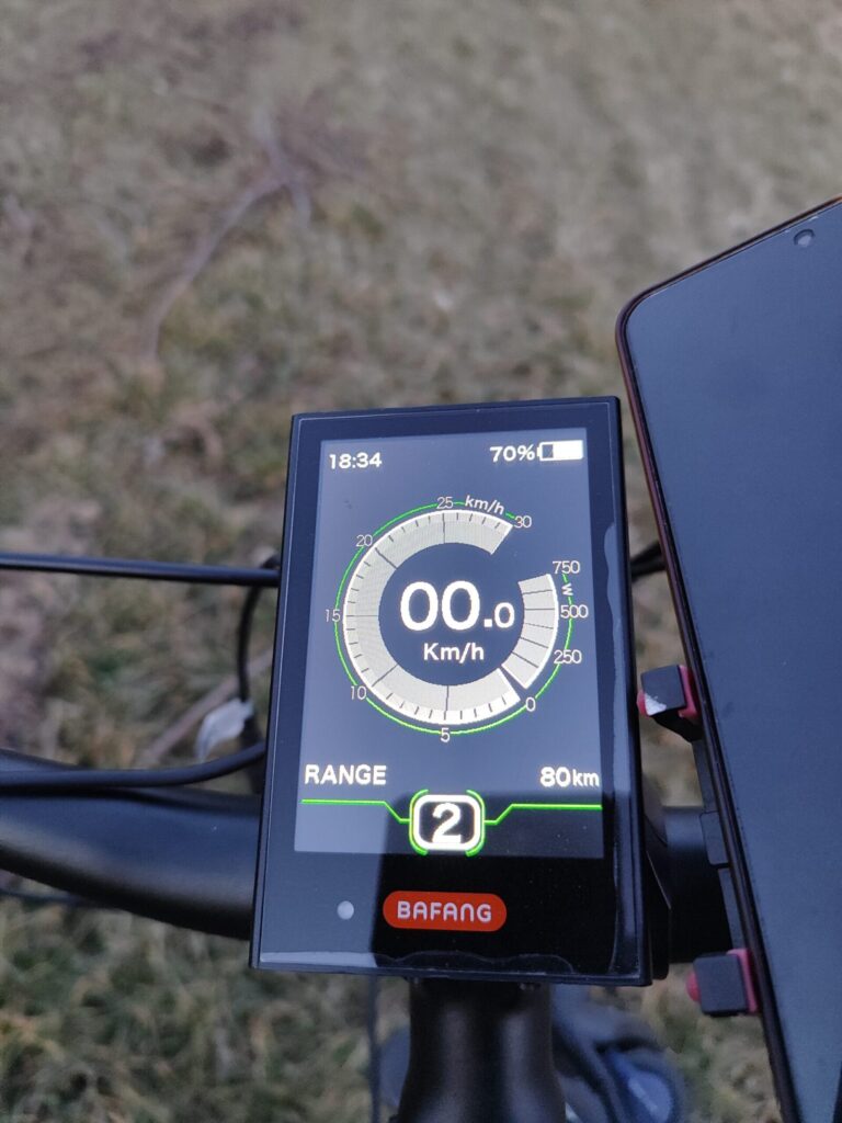 Wyświetlacz Bafang C18 w rowerze elektrycznym Ecobike D2 – zasięg 80 km, bateria 70% i tryb wspomagania 2