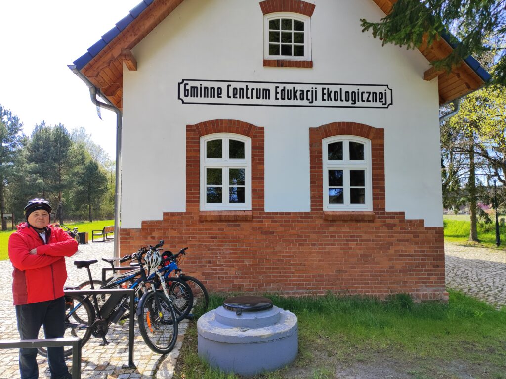 Dawny dworzec w Lipinach Odrzańskich, przy którym działa Gminne Centrum Edukacji Ekologicznej na trasie Kolej na Rower