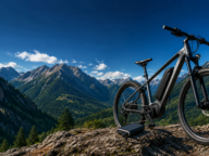 Okładka artykułu przedstawiająca rower elektryczny w naturalnej scenerii oraz temat ładowania roweru elektrycznego powerbankiem – czy można doładować e-bike w trasie.